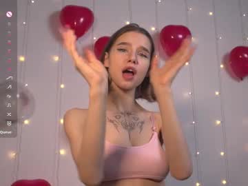 girl
        happynewdear cam image #6162419