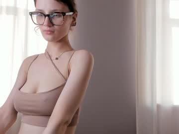 girl
        moirebaggs cam image #6968234