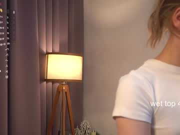 girl
        lyly_bambi cam image #5798154