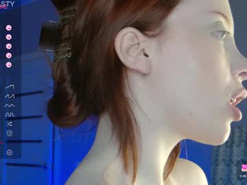 girl
        newtasty cam image #4211702