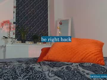 girl
        lea_exe cam image #2152178