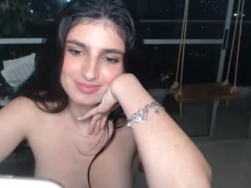 girl
        hollyshit_ cam image #6649864