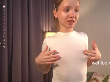 girl
        lyly_bambi cam image #5797673