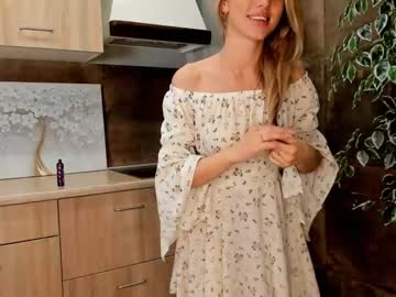 girl
        bridgetborom cam image #4047729