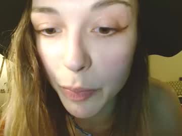 girl
        bakedmommy cam image #3532103