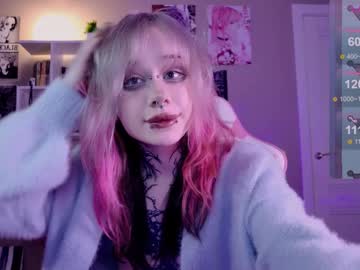 girl
        lollyshy__ cam image #6040172