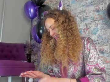girl
        angelina_new cam image #423662