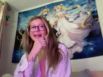 girl
        princesszelda22 cam image #4421400