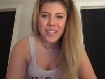 girl
        baileywest cam image #5834445