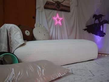 girl
        lucy_gooosey cam image #6734579