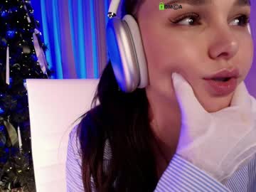 girl
        hollyextra cam image #5910963