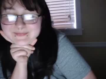 girl
        laneyburgundy cam image #1327027