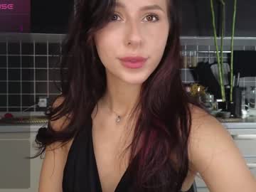 girl
        yononeey cam image #4432772