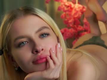 girl
        lunnadew cam image #6761334