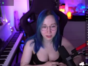 girl
        blue_mooncat cam image #3101247
