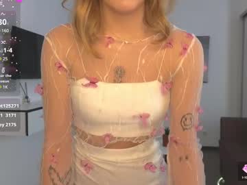 girl
        adri_dream cam image #6519746