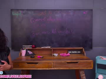 girl
        livecleo cam image #5246955