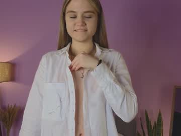 girl
        alisia_spinnet cam image #2996234