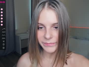girl
        erline_may cam image #3772423