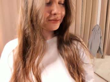 girl
        moirafenney cam image #5409116