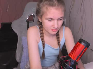 girl
        kylie_mine cam image #126279