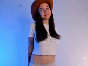 girl
        elliehunt cam image #2190651