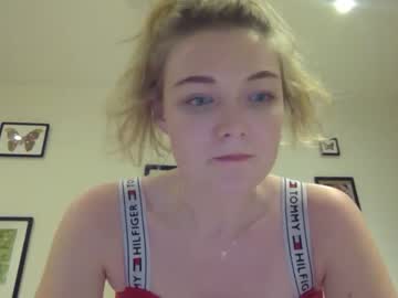 girl
        redroseldn cam image #902612