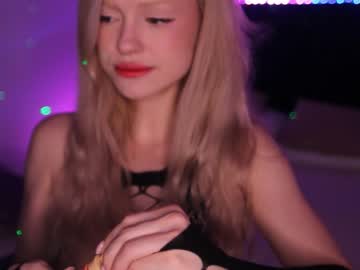 girl
        bunnylia__ cam image #2228156