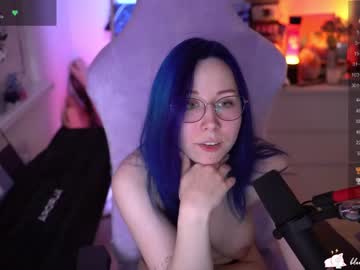 girl
        blue_mooncat cam image #2748849