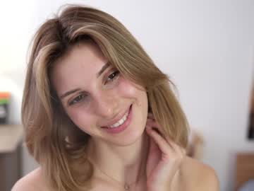 girl
        refined_style cam image #4943591