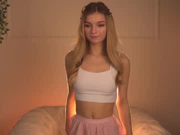 girl
        my_little_pollly cam image #6645807