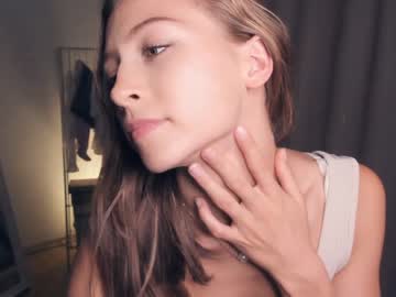 girl
        wave_of_happy_ cam image #2658490