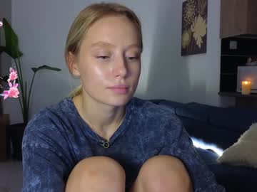girl
        callme_star cam image #4442300