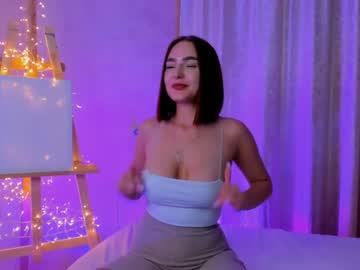 girl
        amelia_vicaria cam image #2481
