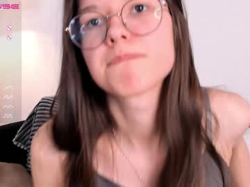 girl
        hellogentlemana cam image #3511405