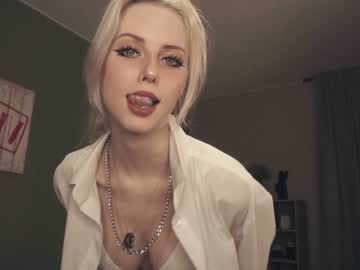 girl
        audreycarvin cam image #3629800