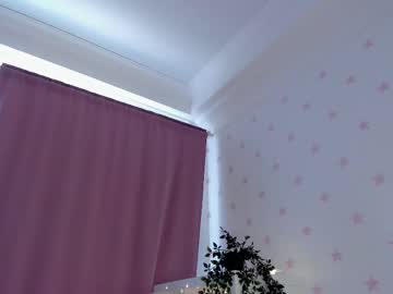 girl
        lisajolly cam image #6609138