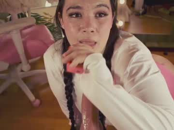 girl
        chery_lady22 cam image #6128137