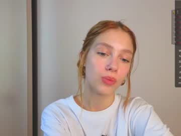 girl
        shirleywhitney cam image #2540826