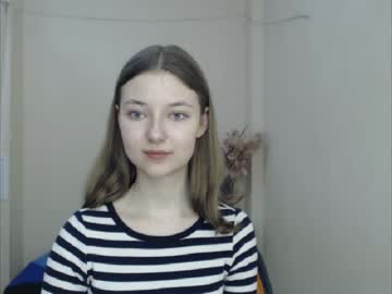 girl
        vivien_leight cam image #1017656