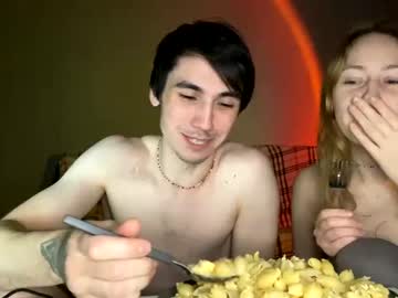couple
        gg_couple cam image #147364