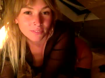 girl
        lunarosestone cam image #2585810