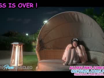 girl
        livecleo cam image #1191133