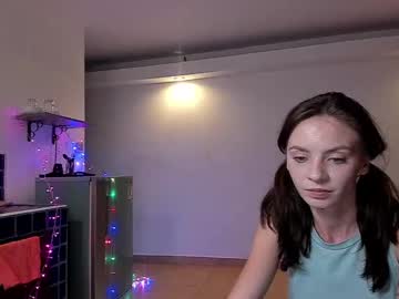 girl
        petite_doll49 cam image #5793278