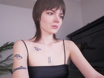 girl
        auddicted cam image #2046342