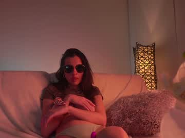 girl
        mystikei cam image #2278281