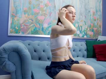 girl
        kriskras__ cam image #1432621