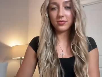 girl
        lovelyyylivyyy cam image #5039726
