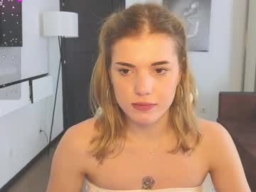 girl
        adri_dream cam image #6556130