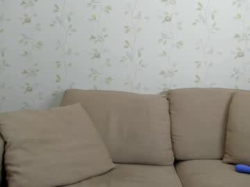 girl
        brittany_bird cam image #5904445